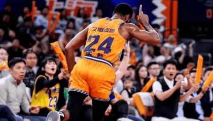 开云APP-上海残阵都能掀翻山东！8人轮换各个发挥，这阵容厚度太恐怖了！|山东队|闫鹏飞|比赛|季后赛|命中率_新浪新闻