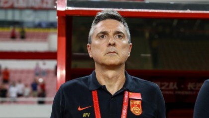 记者：终于踢正常位置的正常足球了 安东尼奥上半场搞啥花活呢