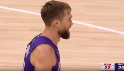 状态真好！小萨篮下虚晃上篮拿到回归首分 又反击妙传阿丘瓦暴扣