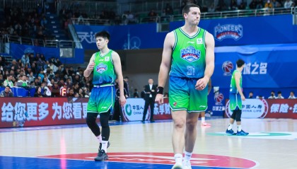 开云APP-一点状态没得呀！大卫·詹姆斯半场4中0一分未得 正负值-12