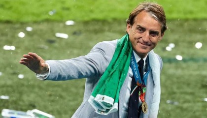 开运体育app-王勤伯：非战术革命家曼奇尼，引领意大利战术变革