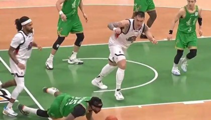 kaiyun-末节封神！高诗岩12分定乾坤，山东胜辽宁迎两连胜，主场静候广厦