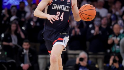 kaiyun-投射太糟糕！康大热门乐透秀马林斯全场17投仅4中 三分10中3